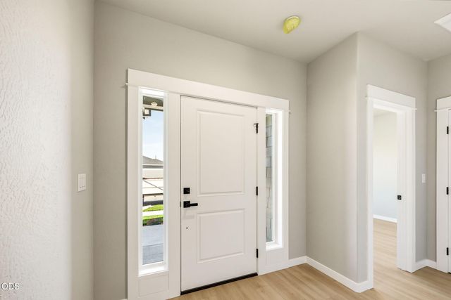 3220 Garner Way, Medford, OR 97504