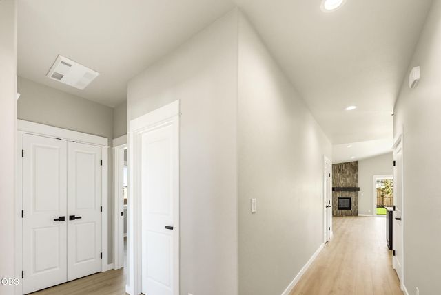 3220 Garner Way, Medford, OR 97504