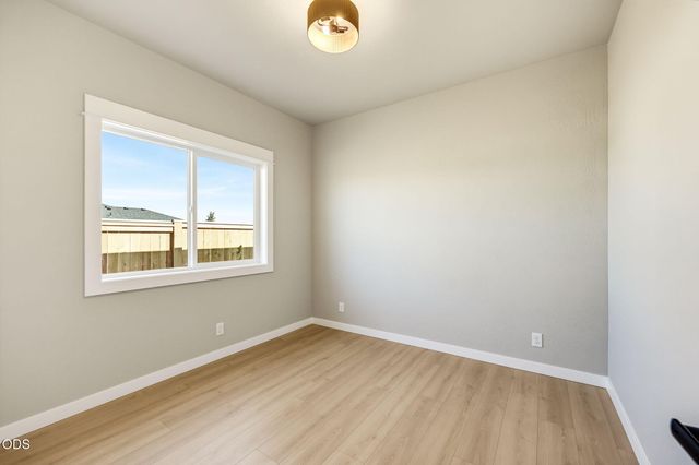 3220 Garner Way, Medford, OR 97504