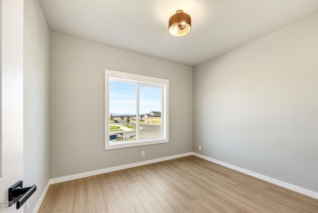3220 Garner Way, Medford, OR 97504