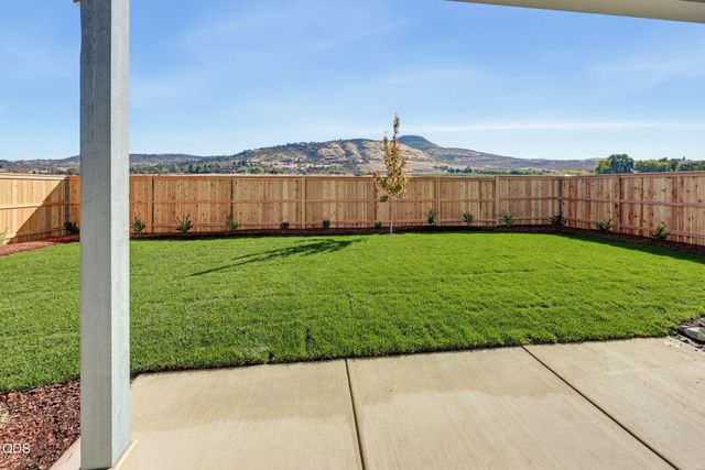 3220 Garner Way, Medford, OR 97504