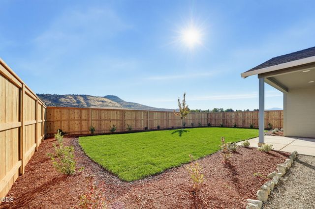 3220 Garner Way, Medford, OR 97504