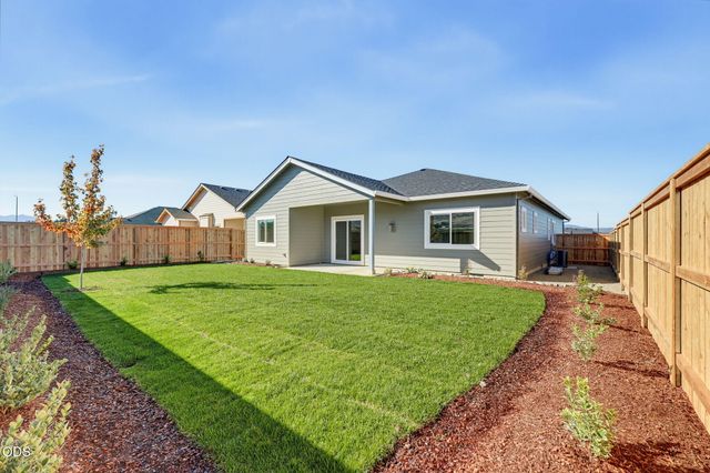 3220 Garner Way, Medford, OR 97504