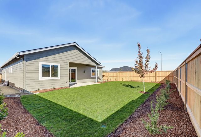 3220 Garner Way, Medford, OR 97504