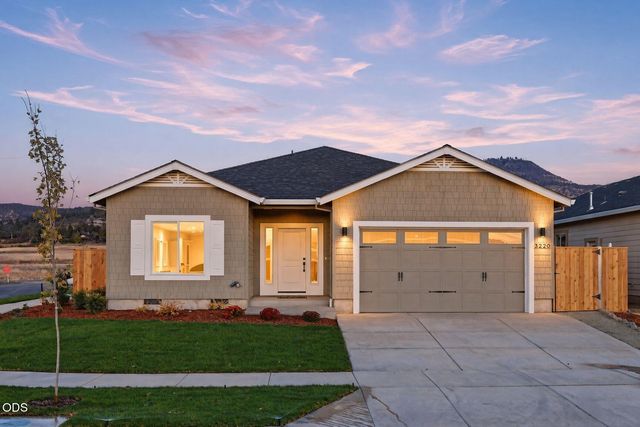 3220 Garner Way, Medford, OR 97504