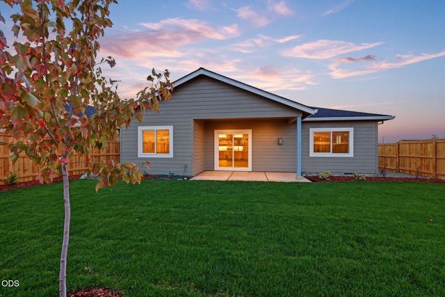 3220 Garner Way, Medford, OR 97504