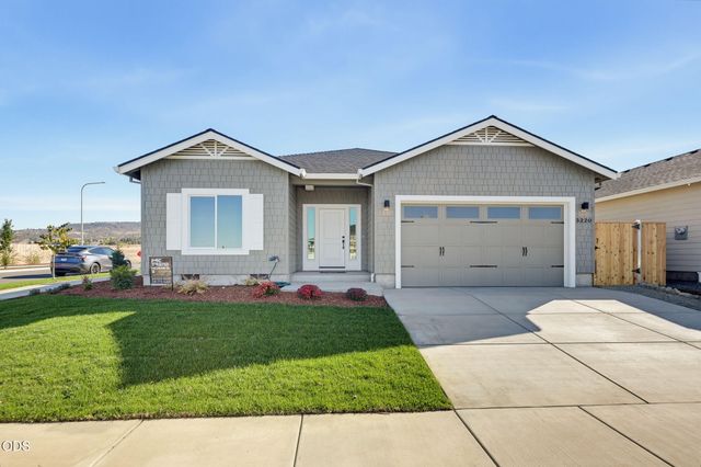 3220 Garner Way, Medford, OR 97504