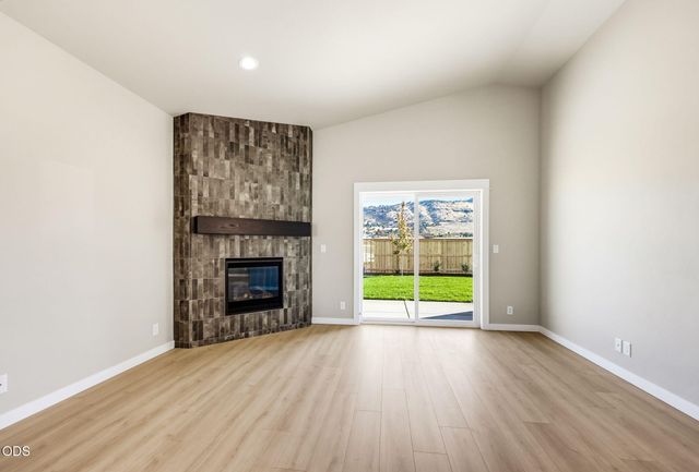 3220 Garner Way, Medford, OR 97504
