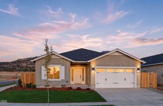 3220 Garner Way, Medford, OR 97504