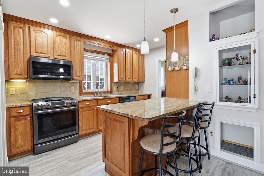 8017 LENOLA ST, PHILADELPHIA, PA 19136 — exterior