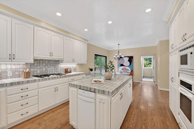 1523 Perez Dr, Pacifica, CA 94044