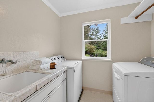 1523 Perez Dr, Pacifica, CA 94044