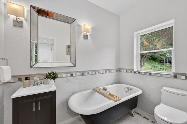 1523 Perez Dr, Pacifica, CA 94044