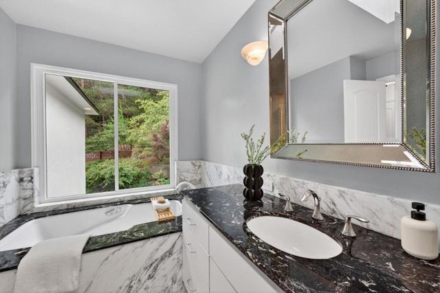 1523 Perez Dr, Pacifica, CA 94044