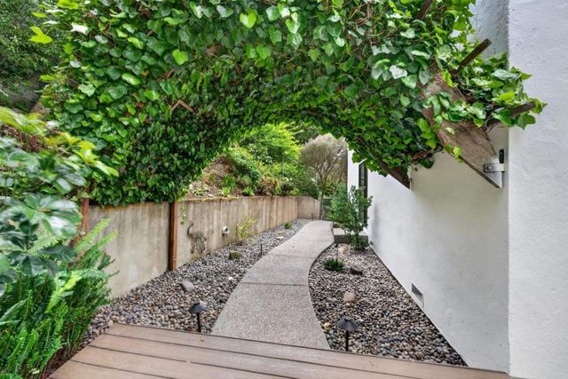 1523 Perez Dr, Pacifica, CA 94044