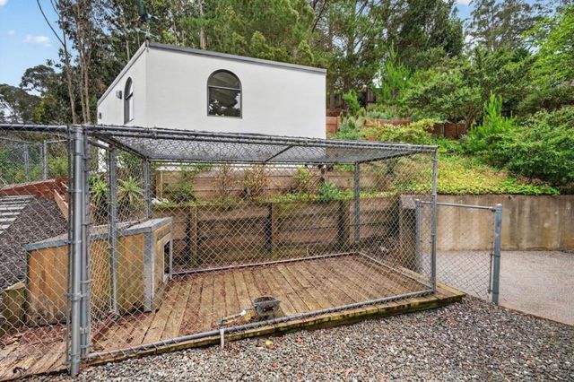 1523 Perez Dr, Pacifica, CA 94044