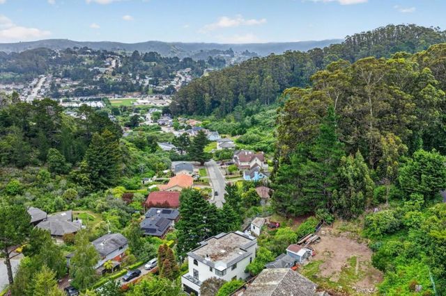 1523 Perez Dr, Pacifica, CA 94044