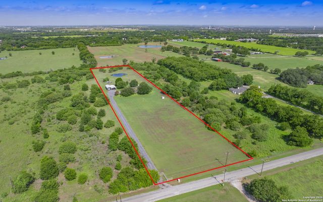 658 Lakeview Dr, Seguin, TX 78155