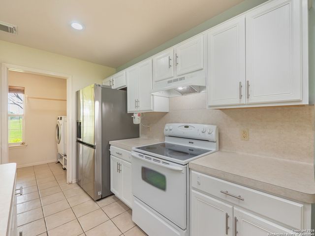 658 Lakeview Dr, Seguin, TX 78155