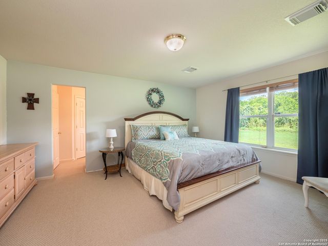 658 Lakeview Dr, Seguin, TX 78155