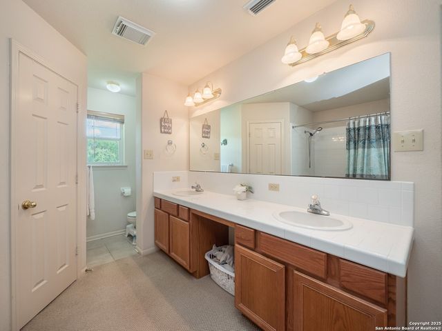 658 Lakeview Dr, Seguin, TX 78155