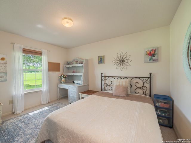 658 Lakeview Dr, Seguin, TX 78155