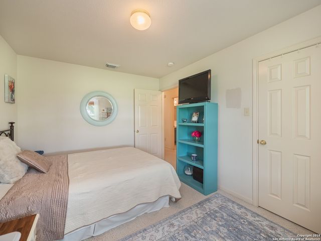 658 Lakeview Dr, Seguin, TX 78155