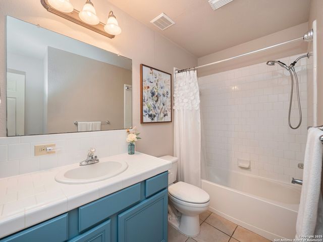 658 Lakeview Dr, Seguin, TX 78155