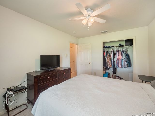 658 Lakeview Dr, Seguin, TX 78155
