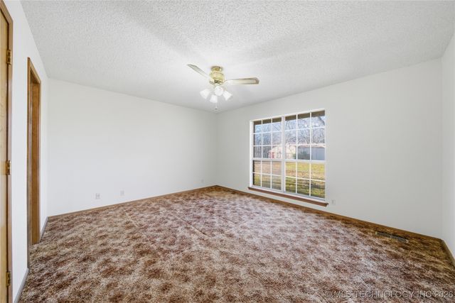 1032 S Cimarron Street, Catoosa, OK 74015