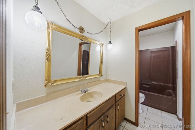 1032 S Cimarron Street, Catoosa, OK 74015