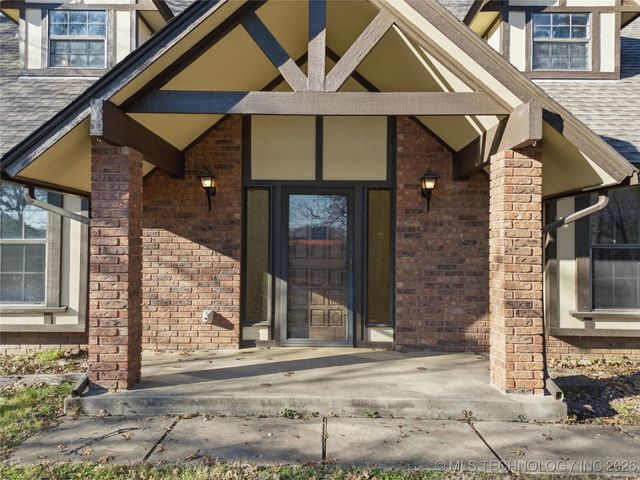 1032 S Cimarron Street, Catoosa, OK 74015