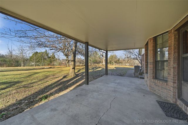 1032 S Cimarron Street, Catoosa, OK 74015