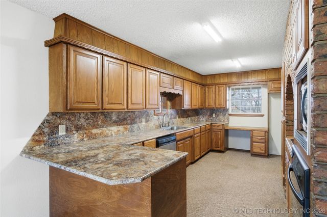 1032 S Cimarron Street, Catoosa, OK 74015