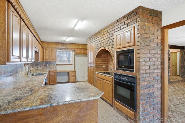 1032 S Cimarron Street, Catoosa, OK 74015