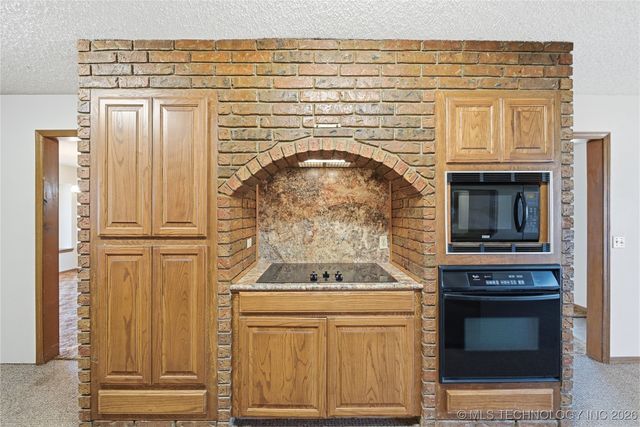 1032 S Cimarron Street, Catoosa, OK 74015