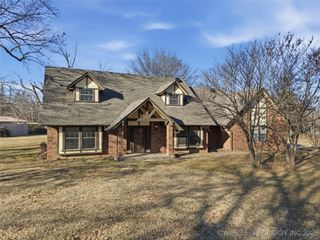 1032 S Cimarron Street, Catoosa, OK 74015