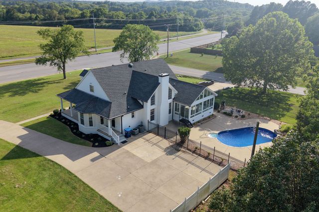 754 Veterans Pkwy, Murfreesboro, TN 37128