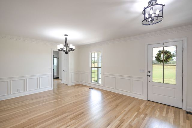 754 Veterans Pkwy, Murfreesboro, TN 37128