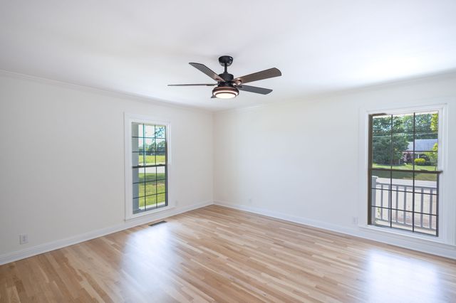 754 Veterans Pkwy, Murfreesboro, TN 37128