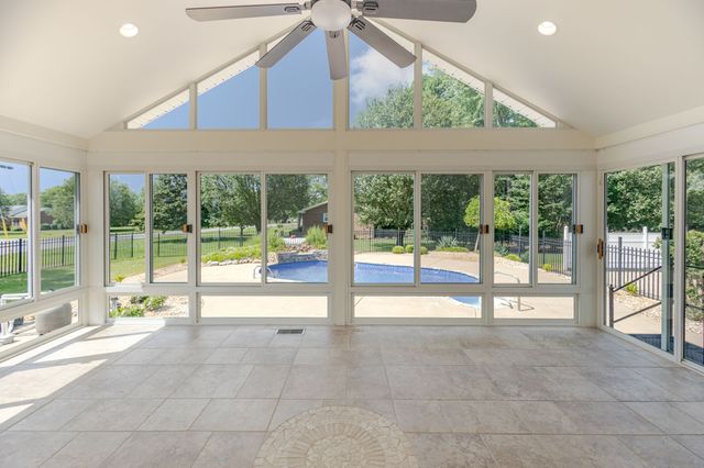 754 Veterans Pkwy, Murfreesboro, TN 37128