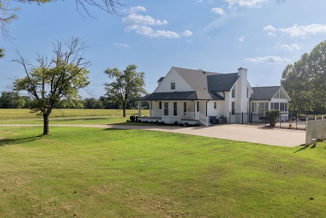 754 Veterans Pkwy, Murfreesboro, TN 37128