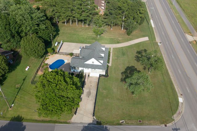754 Veterans Pkwy, Murfreesboro, TN 37128