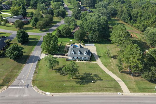 754 Veterans Pkwy, Murfreesboro, TN 37128