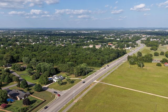 754 Veterans Pkwy, Murfreesboro, TN 37128