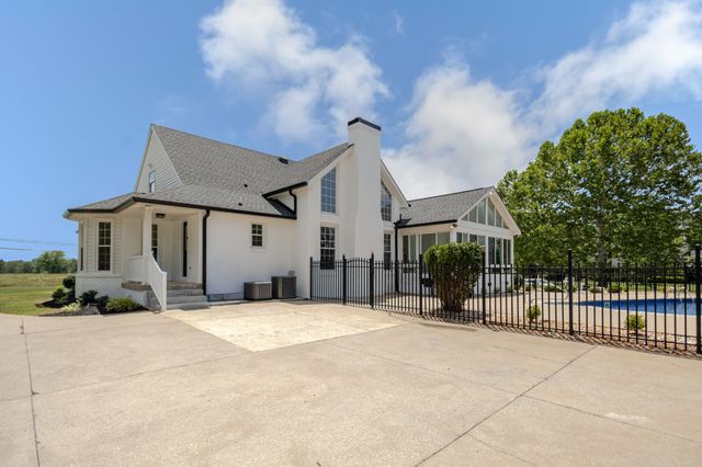 754 Veterans Pkwy, Murfreesboro, TN 37128
