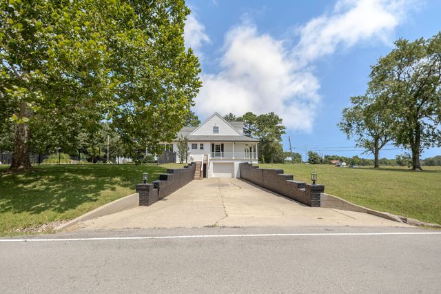 754 Veterans Pkwy, Murfreesboro, TN 37128
