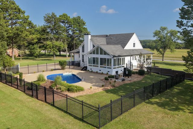 754 Veterans Pkwy, Murfreesboro, TN 37128