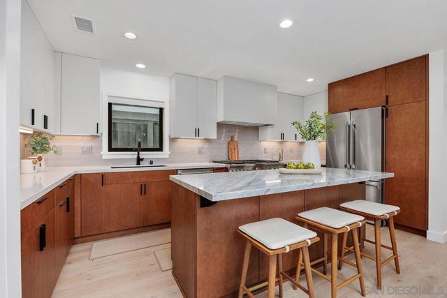 5303 Los Robles, Carlsbad, CA 92008