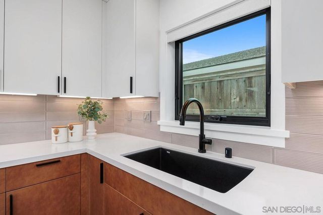 5303 Los Robles, Carlsbad, CA 92008